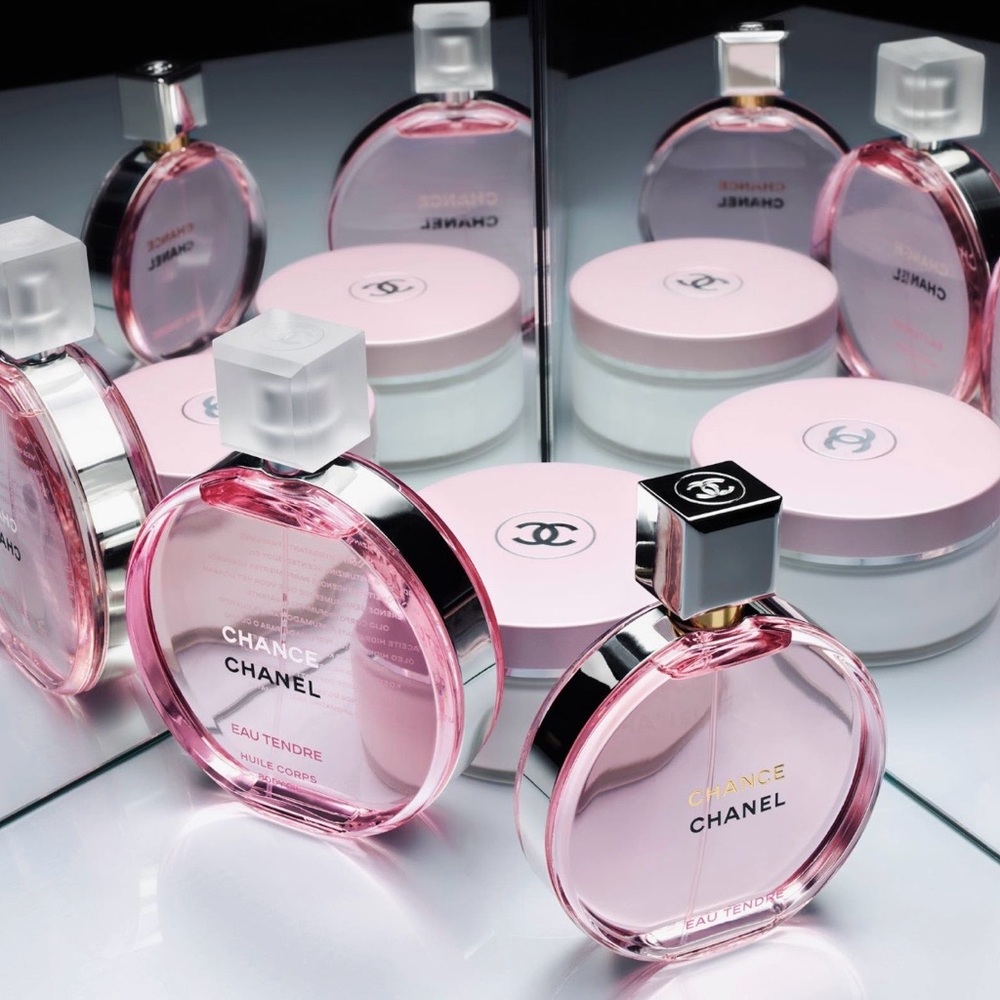 CHANEL Chance Eau Tendre - Elegant Pink Fragrance